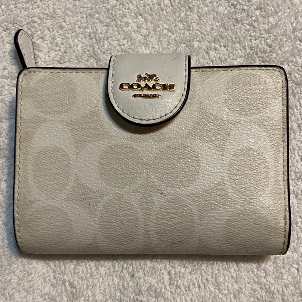 Coach Signature Wallet - Picture 12 of 12